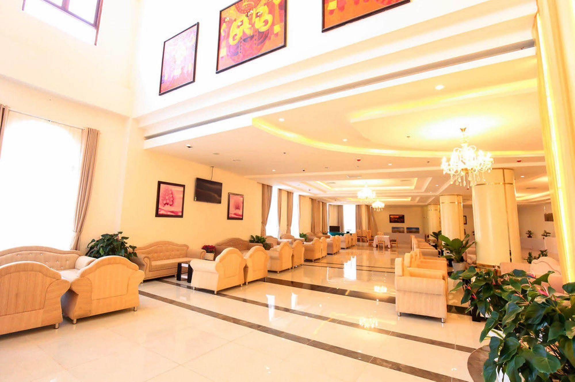 Bavico Plaza Hotel Dalat Exteriör bild