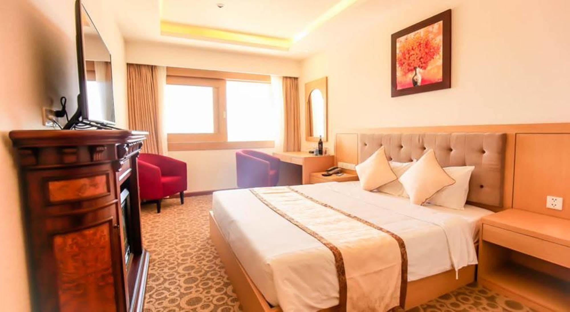 Bavico Plaza Hotel Dalat Exteriör bild