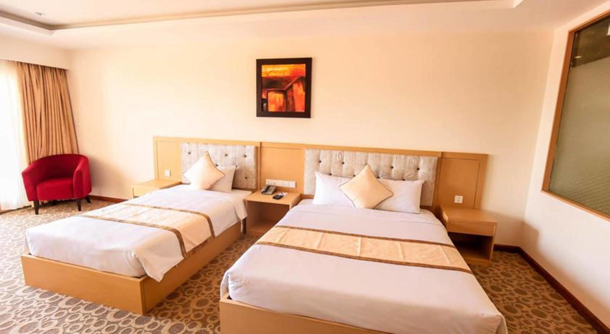 Bavico Plaza Hotel Dalat Exteriör bild