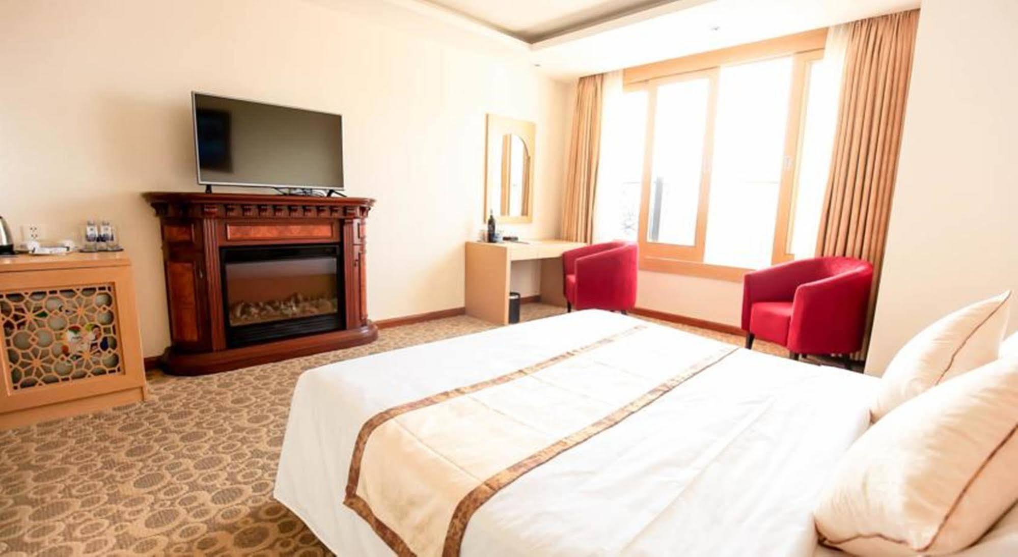 Bavico Plaza Hotel Dalat Exteriör bild